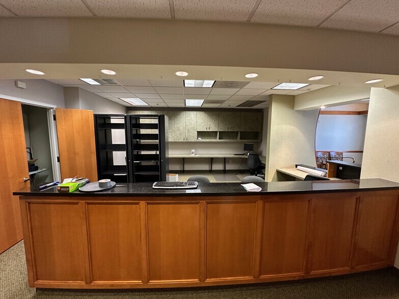 More Photos Of 6134-6138 Redwood Square Ctr, Centreville Medical For Sale