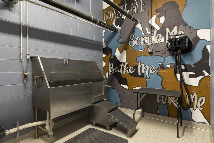 More Photos Of 1300 W Lake St, Minneapolis Apartments For Lease