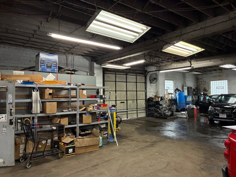 More Photos Of 12118 Lorain Ave, Cleveland Auto Repair For Lease
