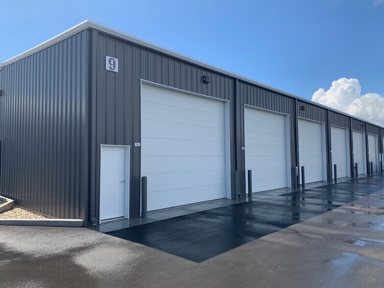 More Photos Of 2140-2162 E Summersweet Dr, Boise Self Storage For Lease