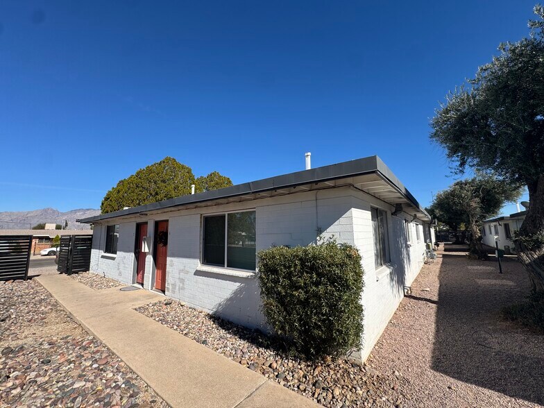 Primary Photo Of 2053 N Alvernon Rd, Tucson Apartments For Sale