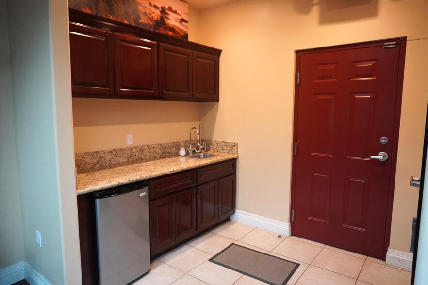 More Photos Of 650 Shoppers Ln, Covina Storefront Retail Office For Lease