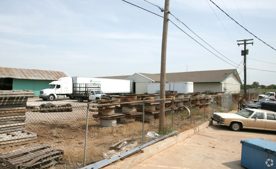 More Photos Of 2631 N Shields Blvd, Oklahoma City Freestanding For Lease