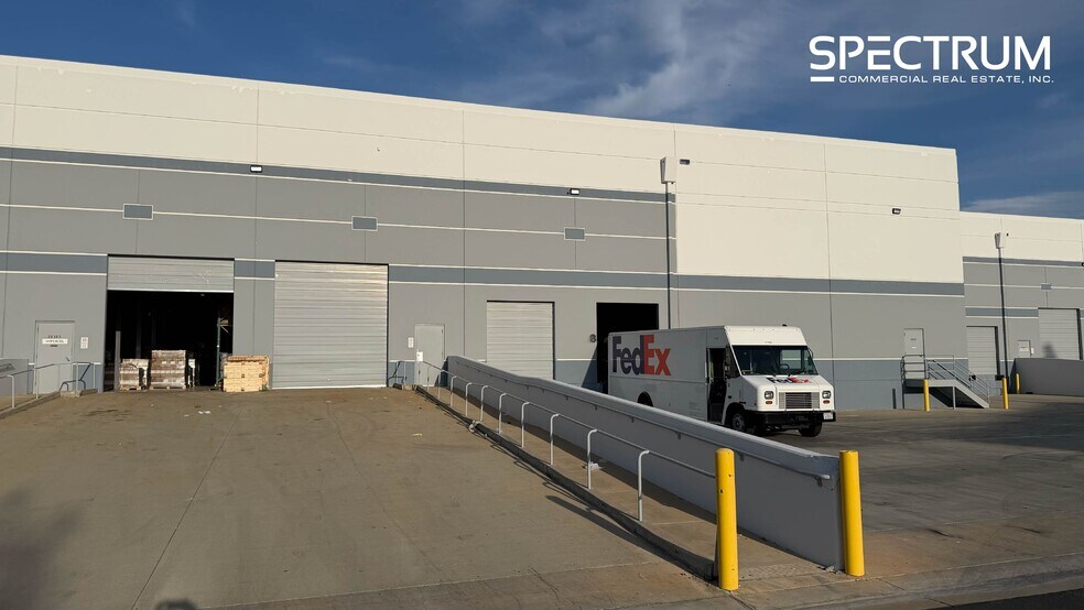 More Photos Of 28361-28385 Constellation Rd, Valencia Manufacturing For Lease