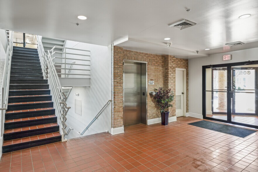 More Photos Of 602 S King St, Leesburg Medical For Sale