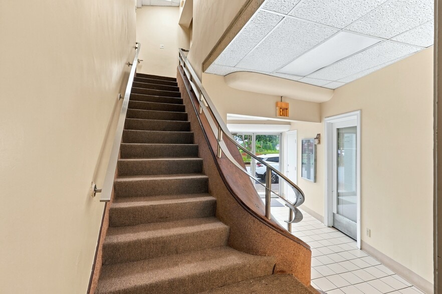 More Photos Of 3506 Memorial Ave, Lynchburg Office For Sale