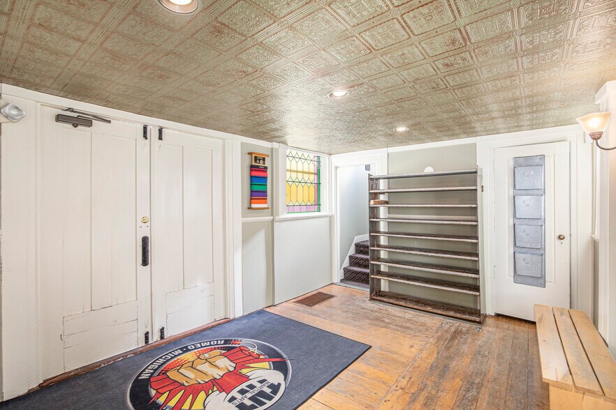 More Photos Of 206 S Main St, Romeo Freestanding For Sale