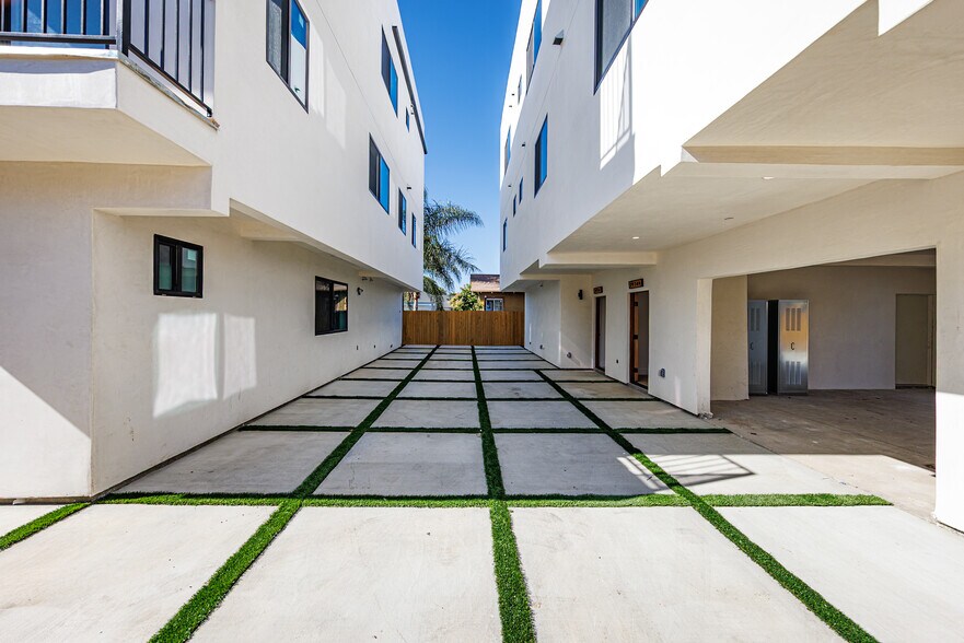 More Photos Of 2938 S Sycamore Ave, Los Angeles Apartments For Sale