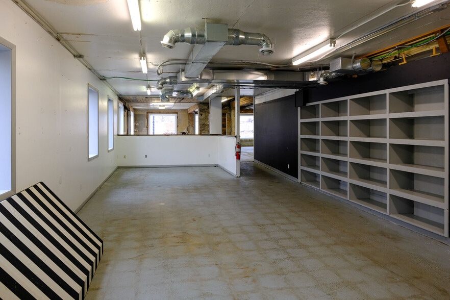 More Photos Of 408 W Main St, Benton Harbor Freestanding For Lease