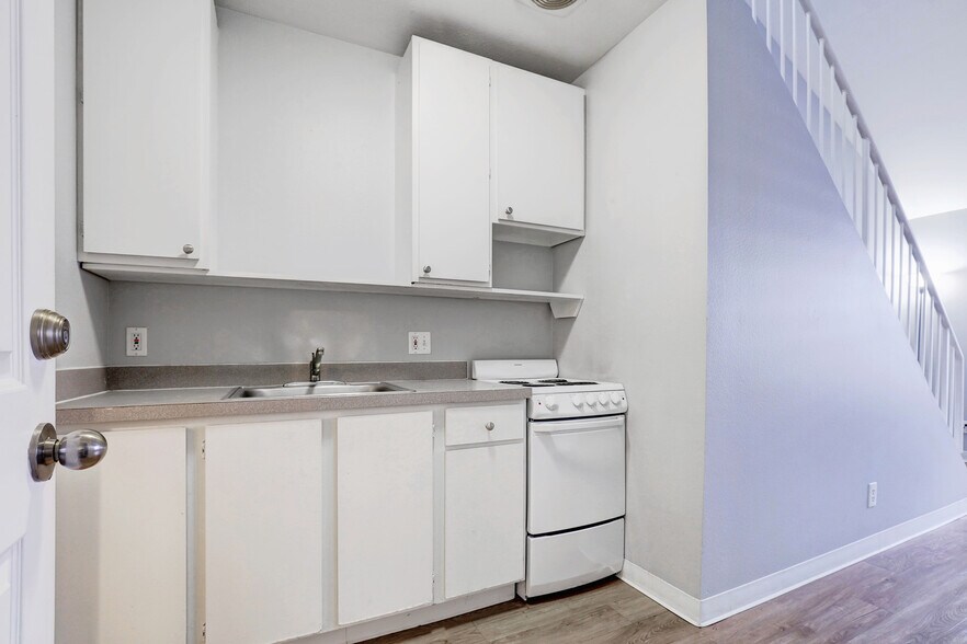 More Photos Of 701-711 E Pike St, Seattle Apartments For Sale