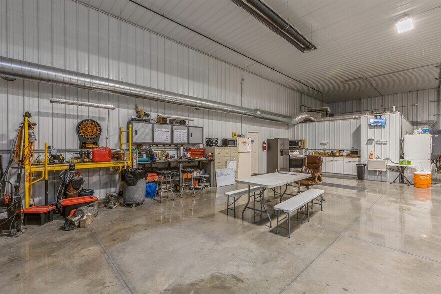 More Photos Of 33083 Ute Ave, Waukee Flex For Sale