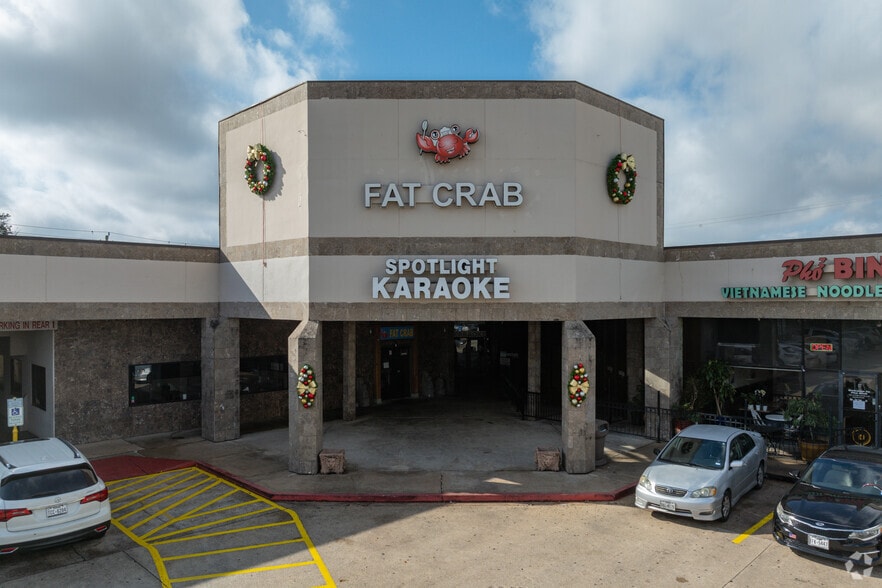 More Photos Of 5901 Westheimer Rd, Houston Unknown For Lease