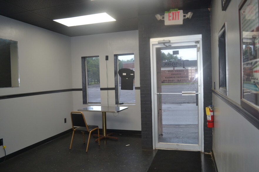 More Photos Of 880 Youngstown Poland Rd, Struthers Restaurant For Lease