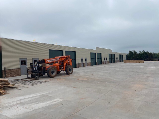 More Photos Of 4268 N Boulevard, Edmond Warehouse For Lease