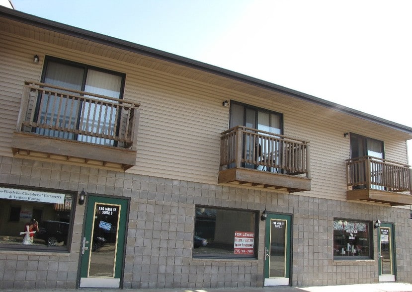 More Photos Of 780 Main St, Baldwin Storefront Retail Residential For Lease