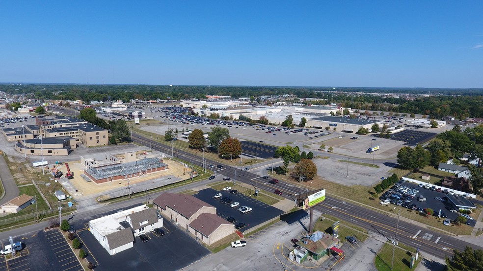 More Photos Of 7510 Market St, Youngstown Storefront Retail Office For Lease