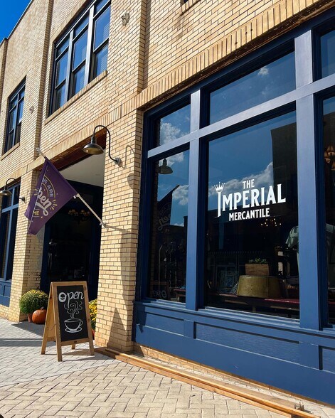 More Photos Of 138 W Mountain St, Kings Mountain Storefront Retail Residential For Sale