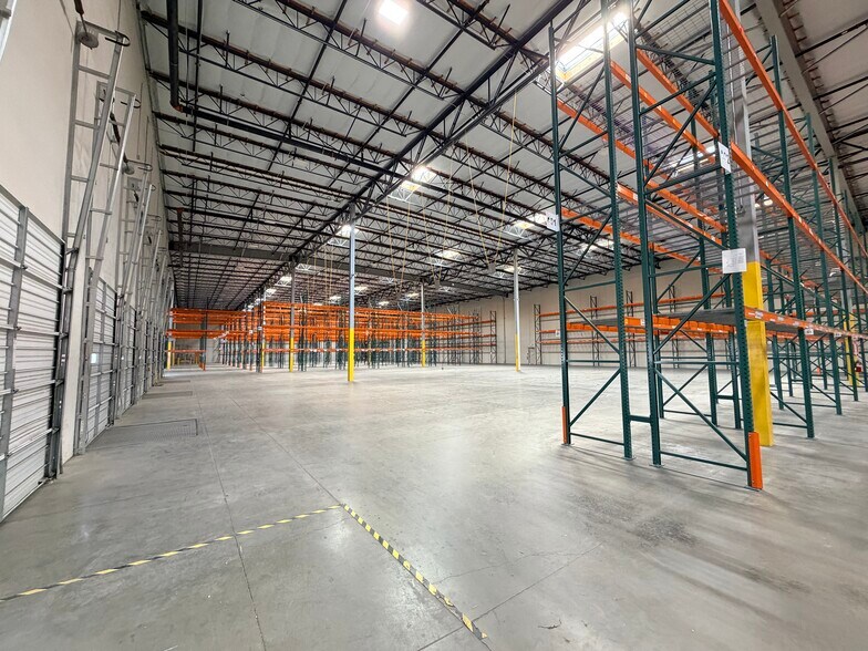 More Photos Of 5589 Ayala Ave, Irwindale Distribution For Lease