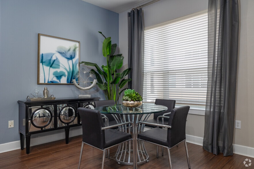 More Photos Of 12808 Queensbury Ln, Houston Apartments For Lease
