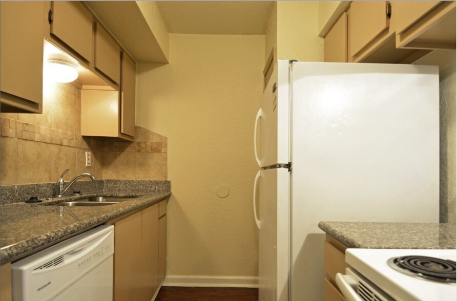 More Photos Of 601 E Coombs St, Alvin Apartments For Sale