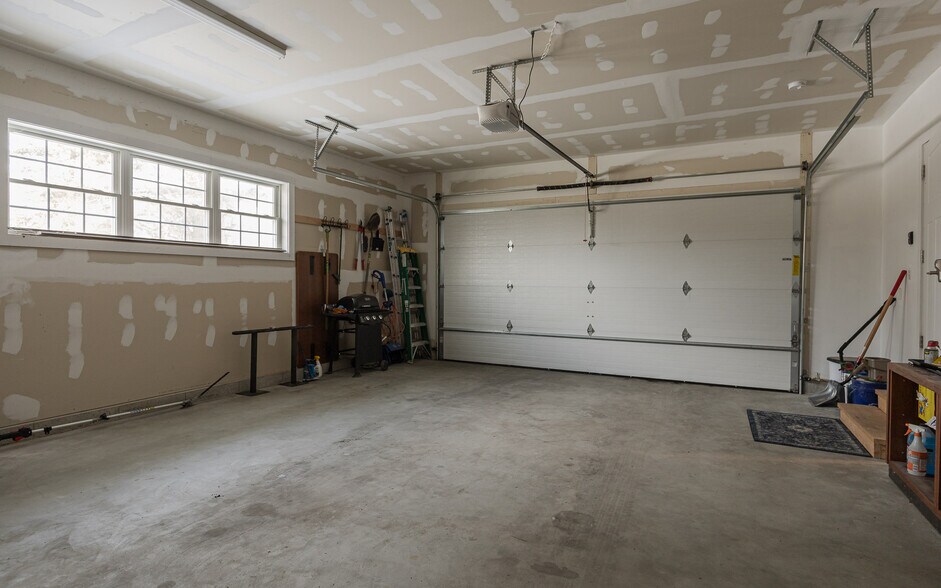 More Photos Of 6 Ames Plaza Ln, Walpole Office For Sale