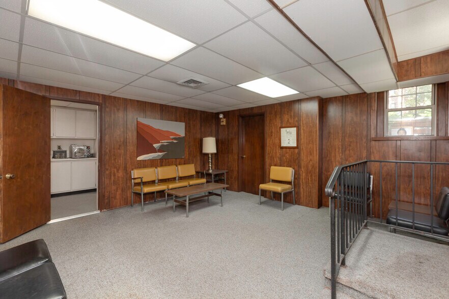 More Photos Of 253 Garth Rd, Scarsdale Medical For Sale