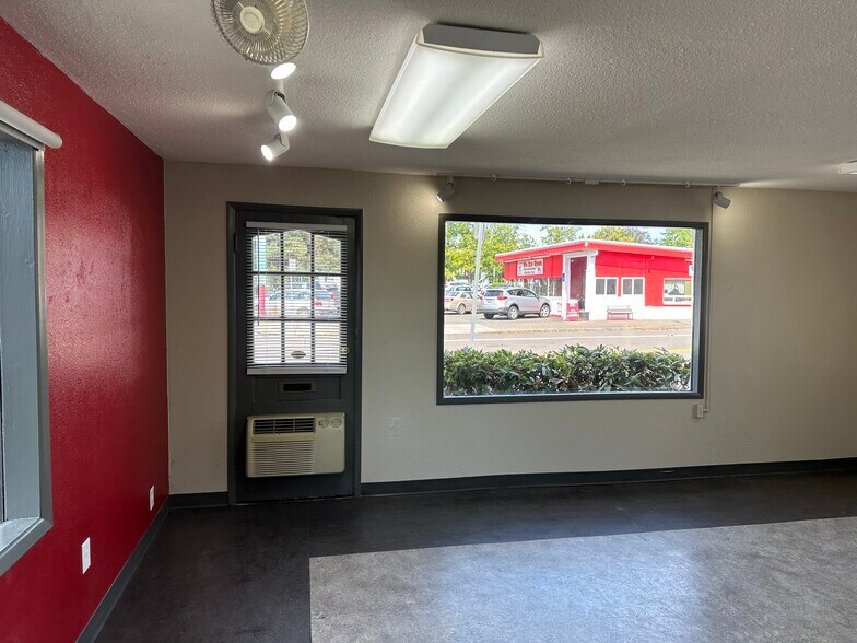 More Photos Of 1906 SE Monroe St, Portland Freestanding For Lease