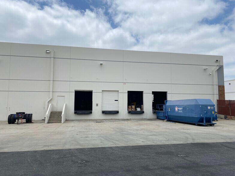 More Photos Of 10646-10658 Bloomfield Ave, Santa Fe Springs Warehouse For Lease