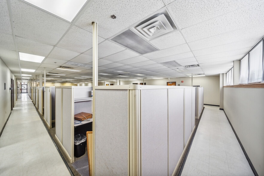 More Photos Of 2020 Holly Rd, Claremore Office For Sale