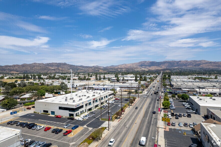 More Photos Of 9445-9457 De Soto Ave, Chatsworth Light Distribution For Lease