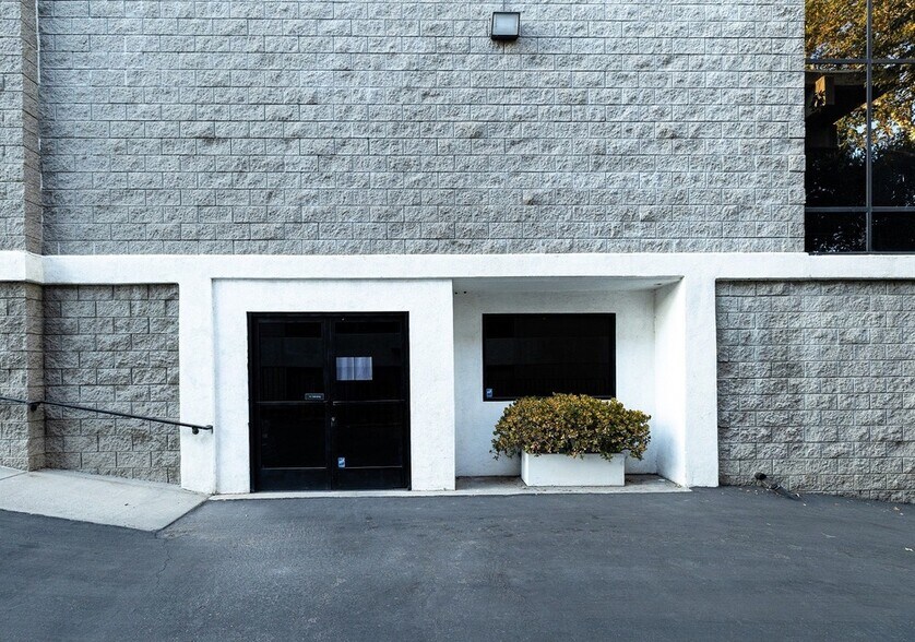 More Photos Of 7474 N Figueroa St, Los Angeles Office For Lease
