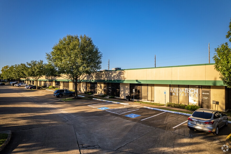More Photos Of 11200-11248 Wilcrest Green Dr, Houston Unknown For Lease