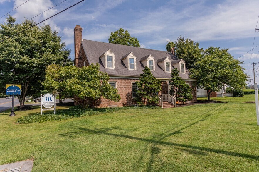 More Photos Of 800 Country Club Rd, Harrisonburg Office For Sale