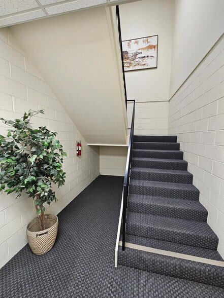 More Photos Of 1419 N San Fernando Blvd, Burbank Office For Lease