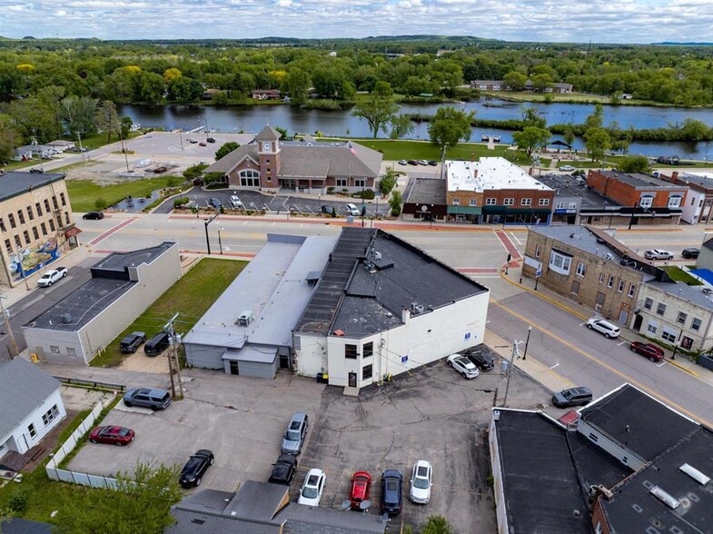 More Photos Of 102 W State St, Mauston Office For Sale