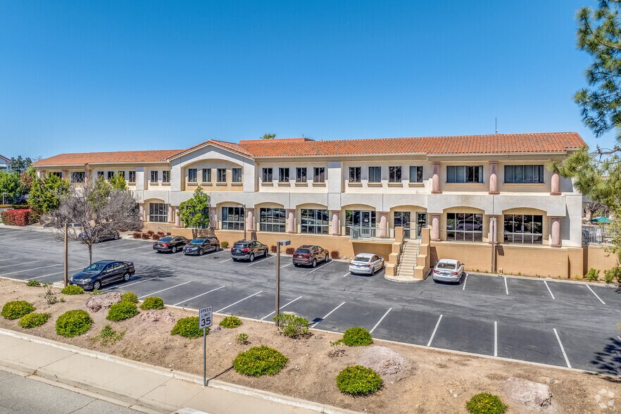 More Photos Of 375 Rolling Oaks Dr, Thousand Oaks Medical For Lease