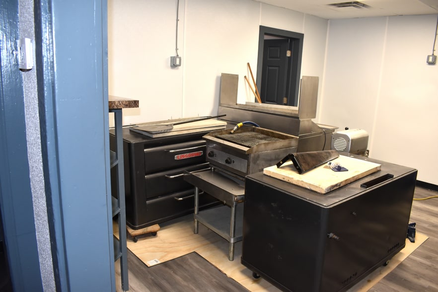 More Photos Of 80820 Main St, Memphis Storefront For Sale