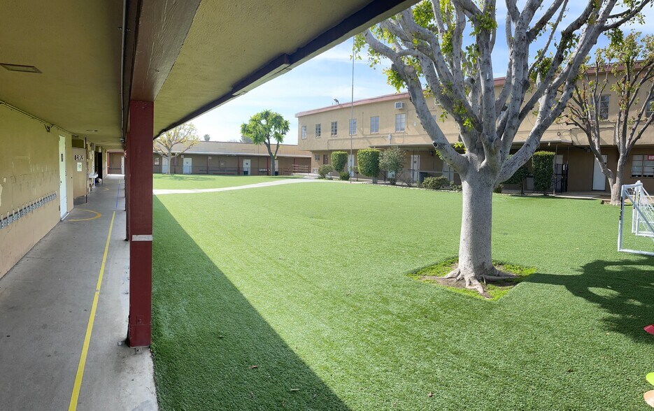 More Photos Of 8755 Woodman Ave, Pacoima Religious Facility For Lease