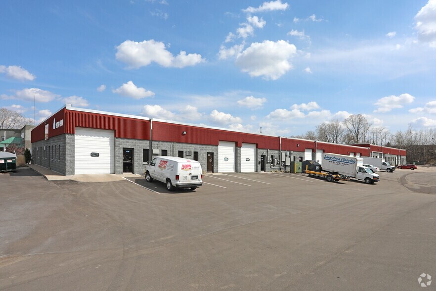 More Photos Of 1928-1948 W County Road C, Roseville Light Manufacturing For Lease