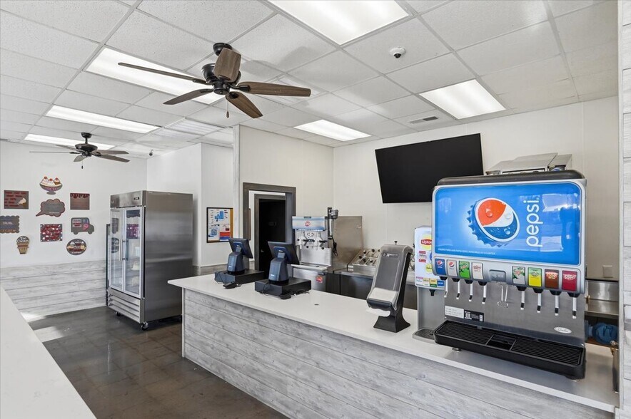 More Photos Of 309 US-6 Hwy, Oakland Fast Food For Sale