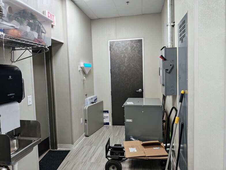 More Photos Of 5309 McPherson Blvd, Fort Worth General Retail For Lease