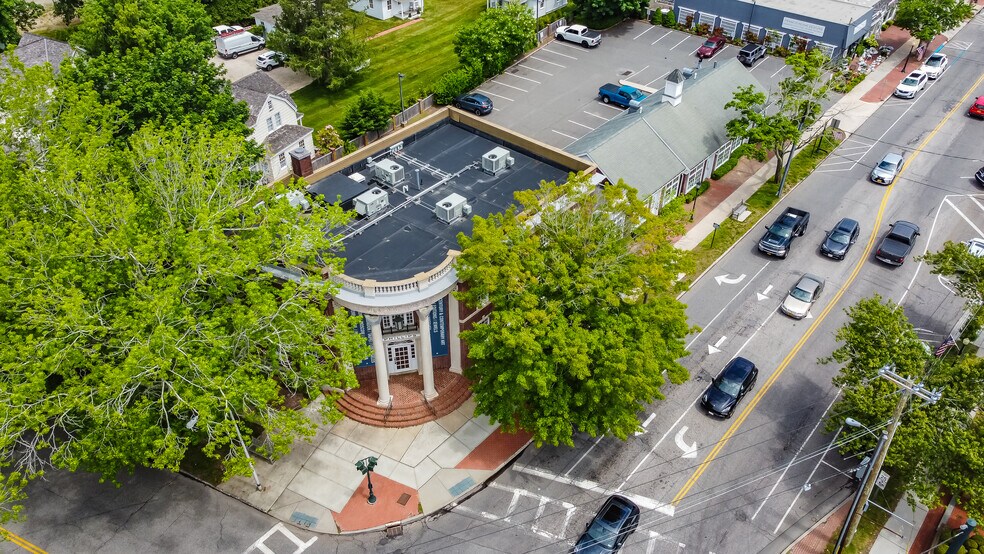 More Photos Of 1 Hampton Rd, Southampton Storefront Retail Office For Sale