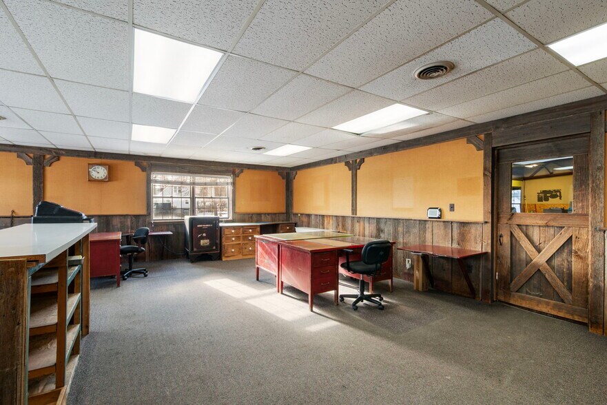 More Photos Of 690 S Lapeer Rd, Oxford Warehouse For Sale