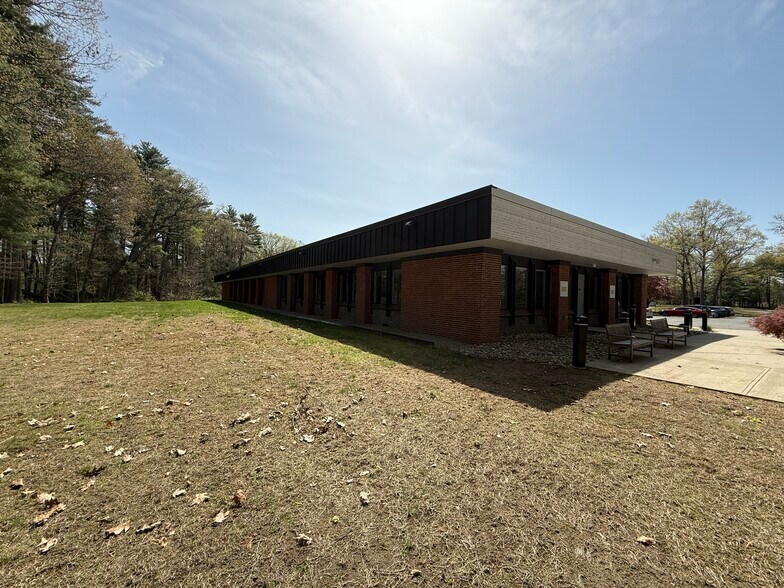 More Photos Of 50 Tower Ln, Avon Light Manufacturing For Lease