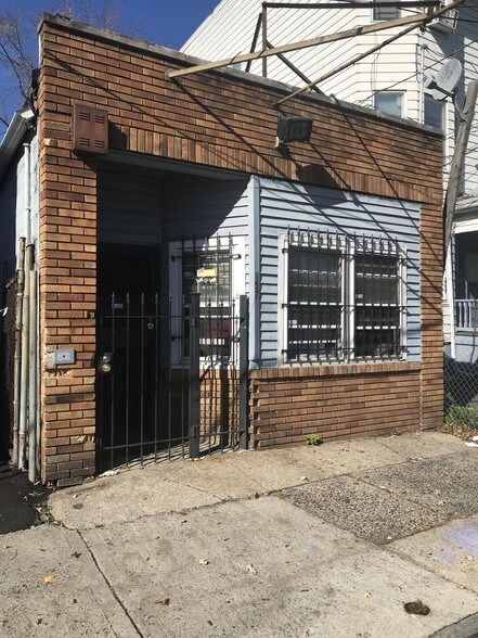 More Photos Of 157 Smith St, Newark Storefront Retail Office For Sale