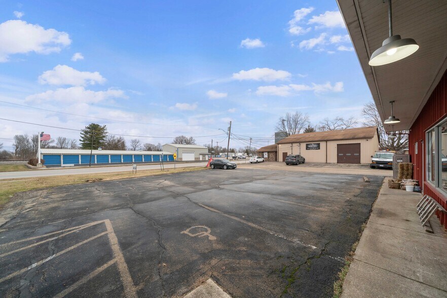 More Photos Of 225 W Market St, Somonauk General Retail For Sale