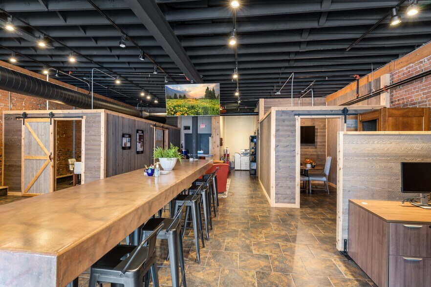 More Photos Of 230 1st Ave E, Shakopee Storefront For Sale