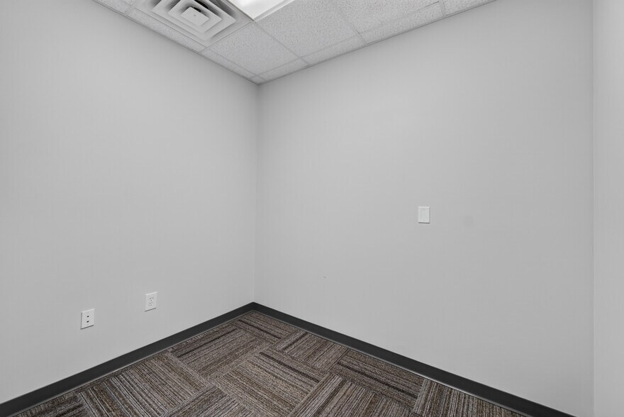 More Photos Of 514 Dabney Rd, Henderson Office For Lease