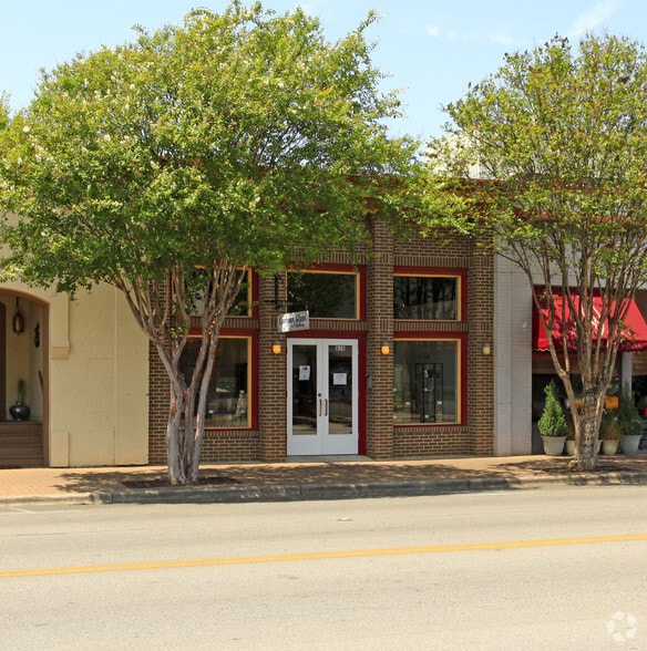 More Photos Of 820 S Austin Ave, Georgetown Storefront For Sale
