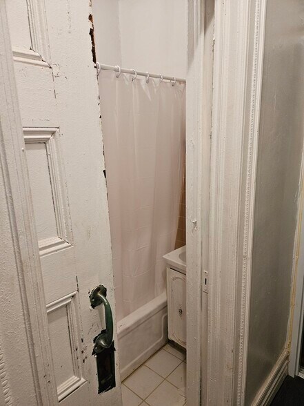 More Photos Of 43 Hawthorne St, Brooklyn Apartments For Lease